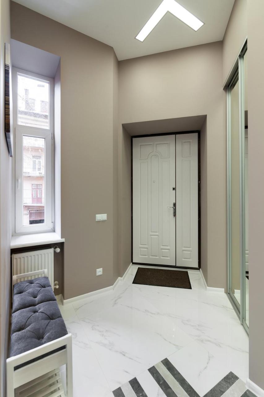 Royal Stylish Apartment In The Old City Lwów Zewnętrze zdjęcie