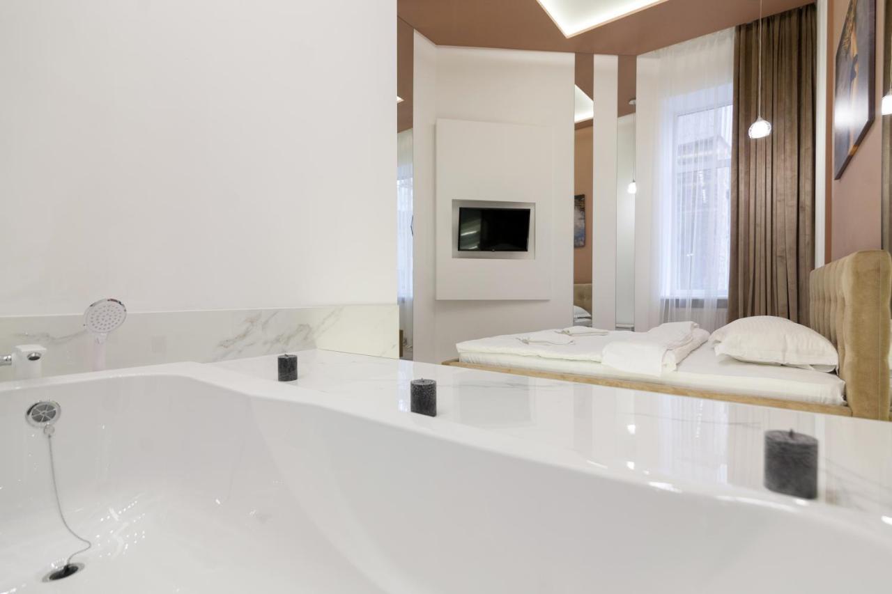Royal Stylish Apartment In The Old City Lwów Zewnętrze zdjęcie