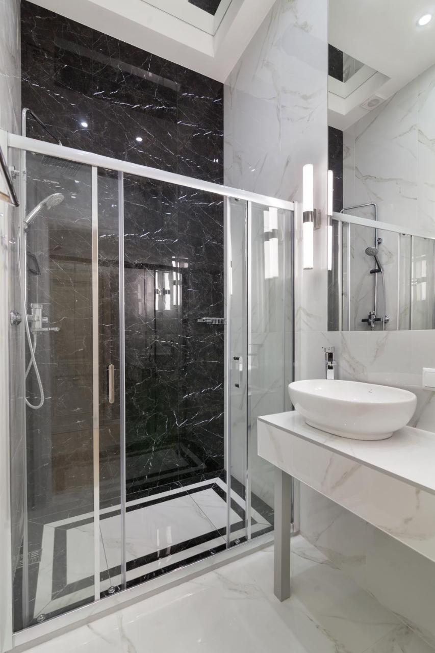 Royal Stylish Apartment In The Old City Lwów Zewnętrze zdjęcie